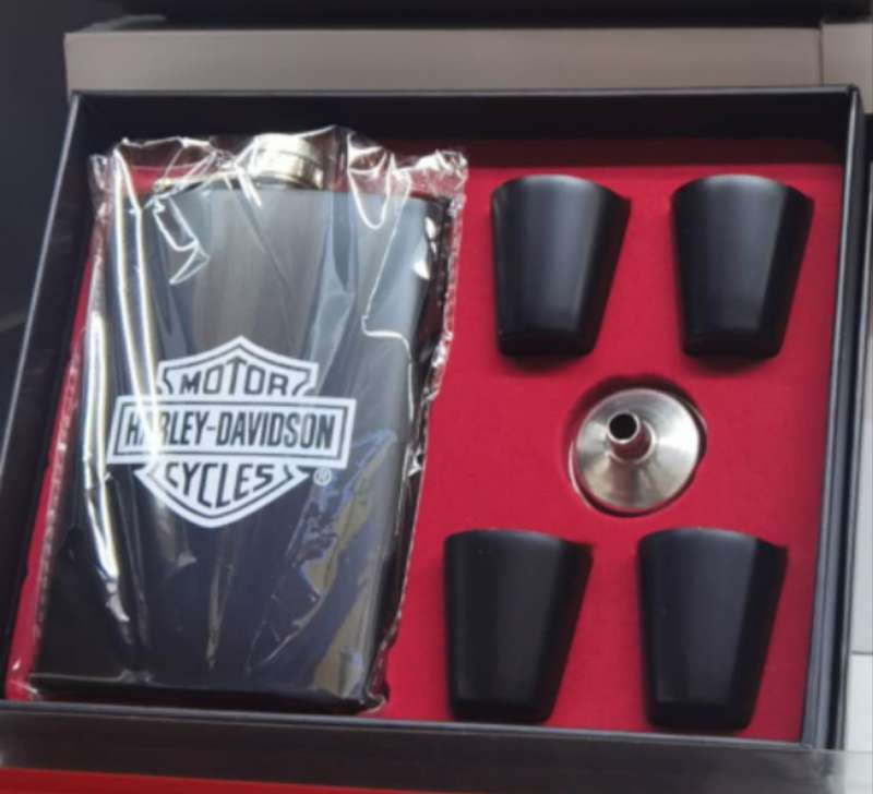 Stainless Steel Hip Flask, 4 Short Glass And 1 Funnel