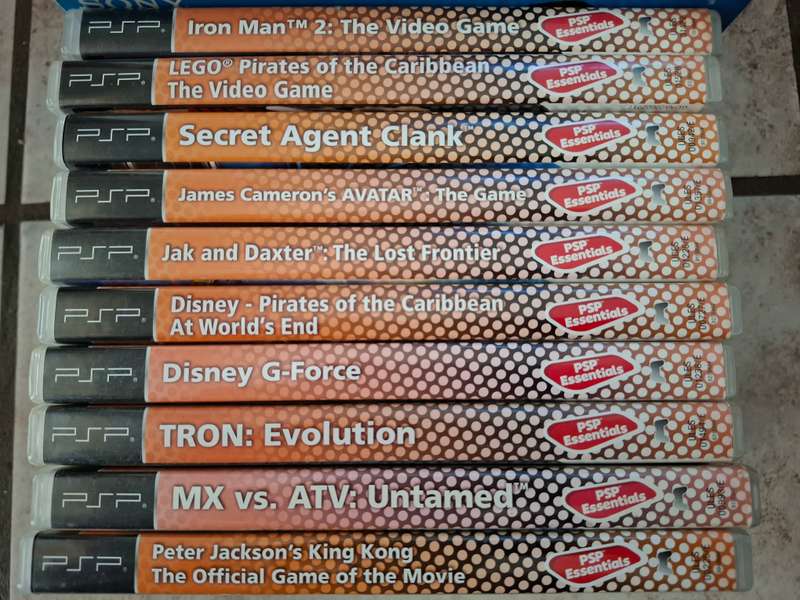 Sony Playstation Portable (PSP STREET - E1004) + 12 GAMES