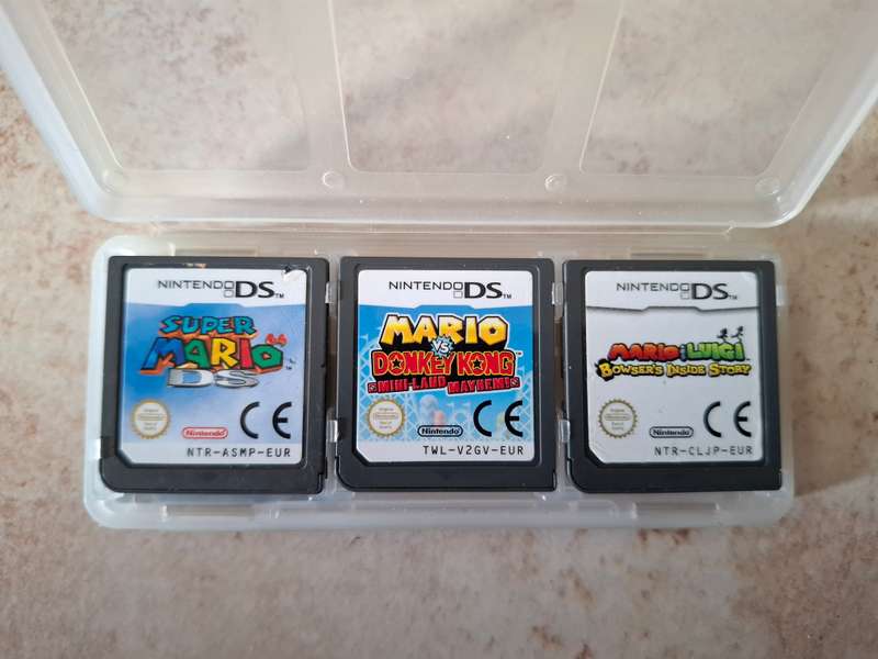 Nintendo DSi XL & 9 Games