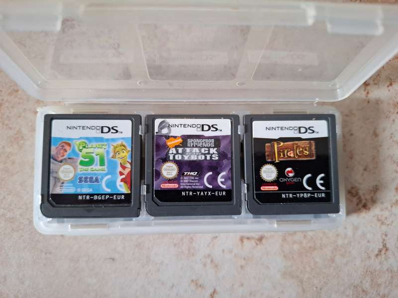 Nintendo DSi XL & 9 Games