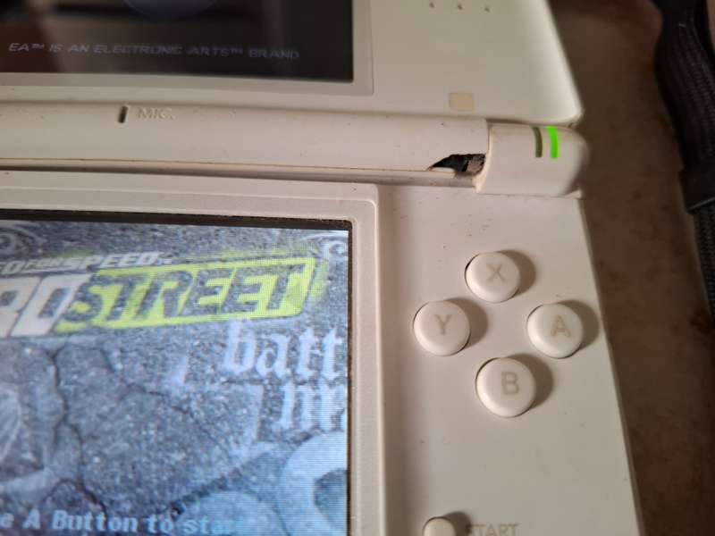Nintendo DS Lite + 3 Games + Charger