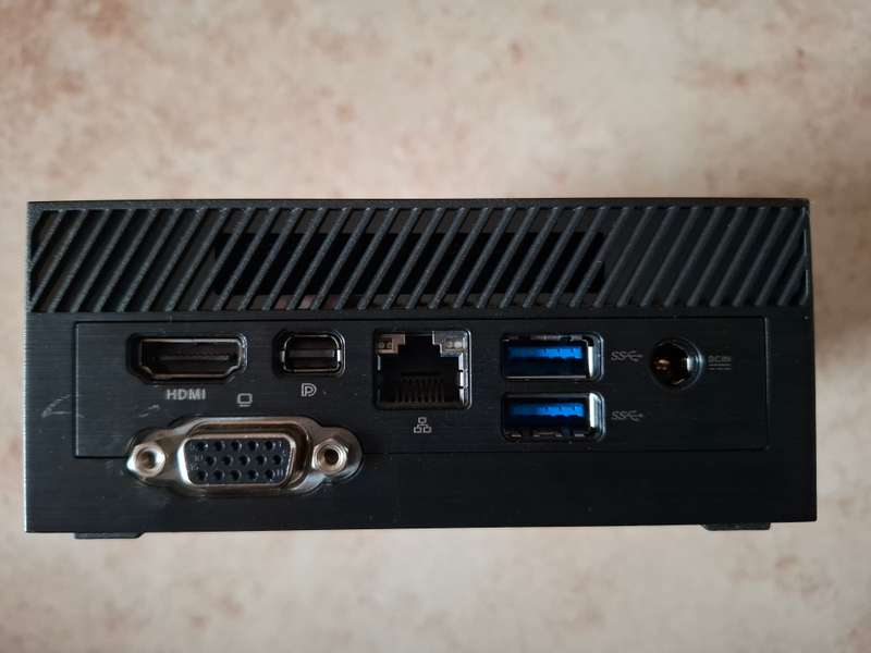 Asus PN40 Mini PC + Wireless Logitech Mouse + Logitech Webcam