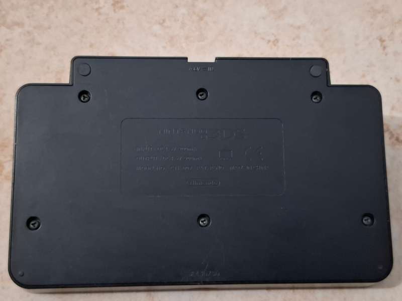 Nintendo 3DS Console + Dock + Game