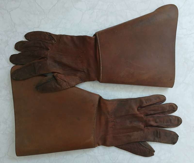 Gauntlets - leather