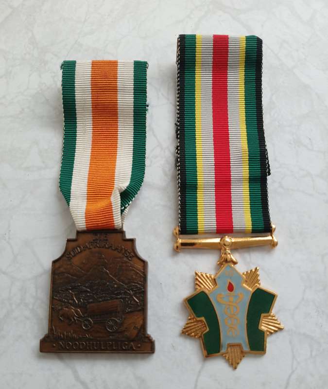 SA Noodhulpliga Medal Group - named