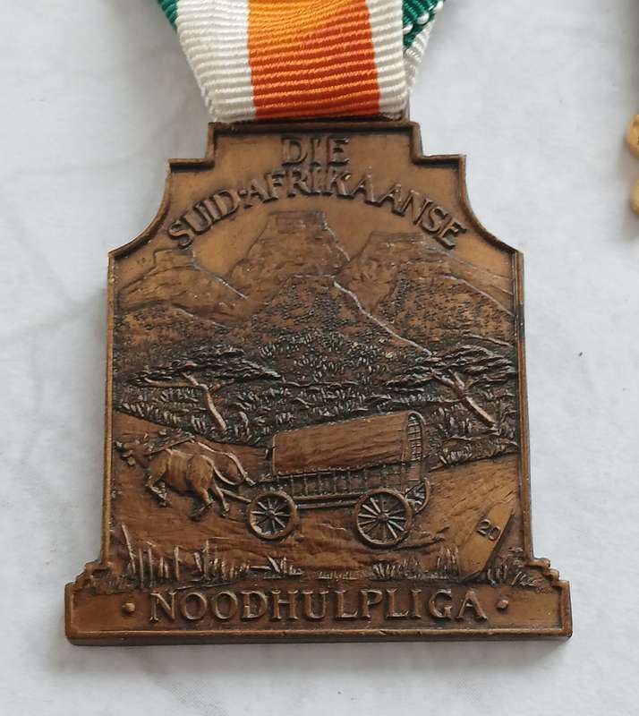 SA Noodhulpliga Medal Group - named