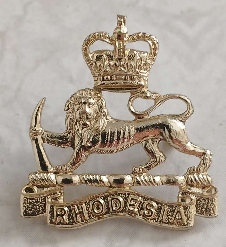 Rhodesia & Nyasaland Staff Corps Collar Badge