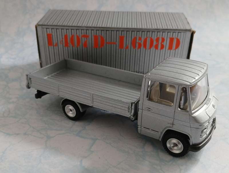 Mercedes-Benz L407D - L608D Die Cast Model