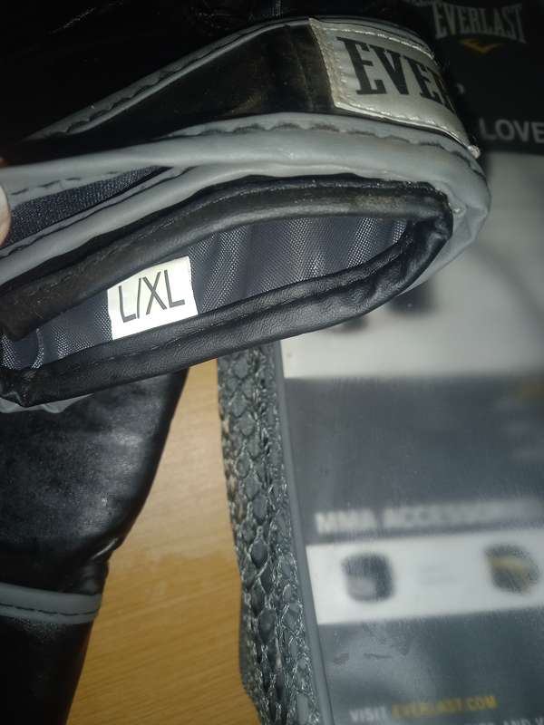 Everlast Wrist Wrap Heavy Bag Gloves