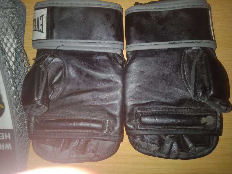 Everlast Wrist Wrap Heavy Bag Gloves