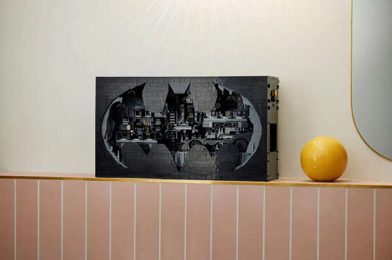LEGO 76252 Batcave Shadow Box Collectors Grail