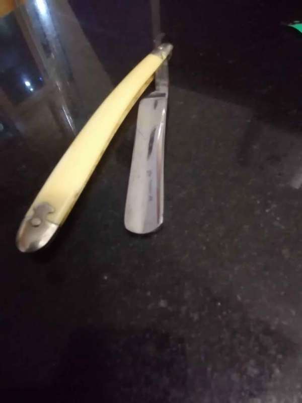 2 * Vintage Straight Razors