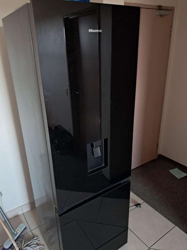 HiSense 347l fridge  (Black Glass)