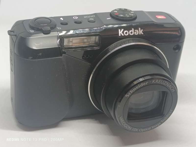 Kodak Easyshare Z950 - 12MP - 10x Zoom - Digital Camera