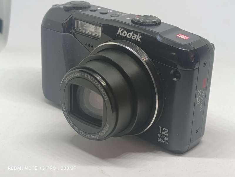 Kodak Easyshare Z950 - 12MP - 10x Zoom - Digital Camera