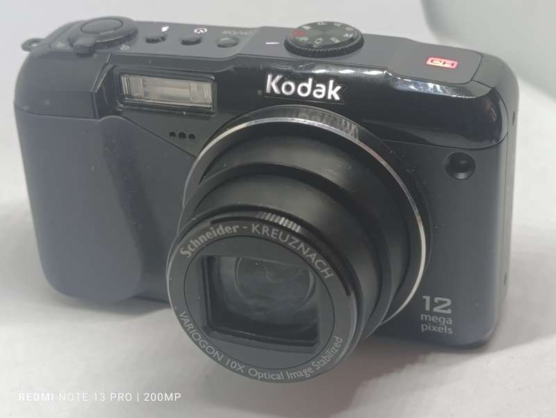 Kodak Easyshare Z950 - 12MP - 10x Zoom - Digital Camera