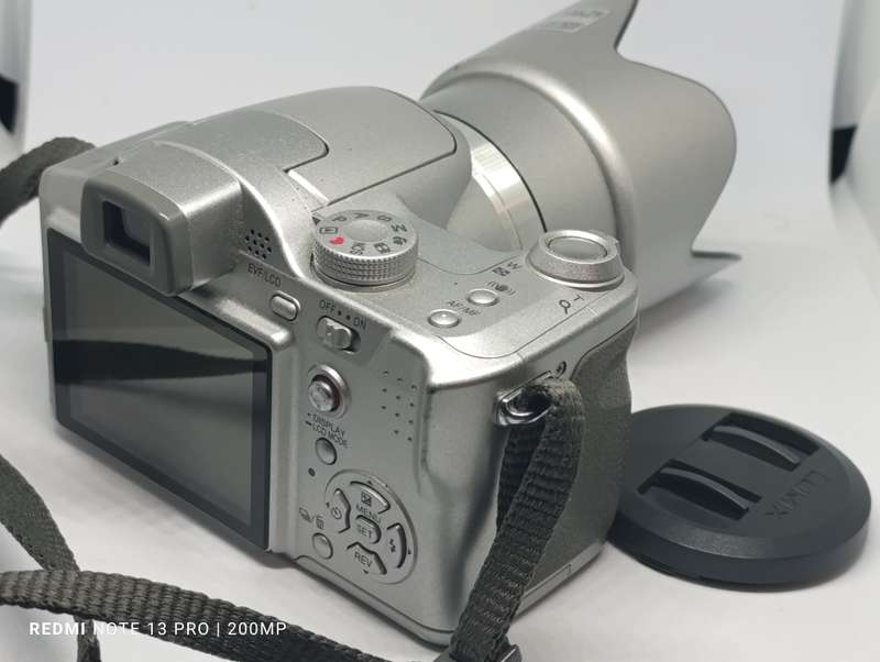 Panasonic Lumix DMC FZ7 - 6MP - 12x Zoom - Digital Camera
