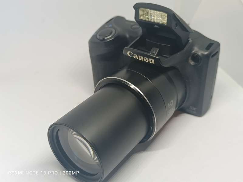 Canon POWERSHOT SX400iS - 16MP - 30x Zoom - Digital Camera