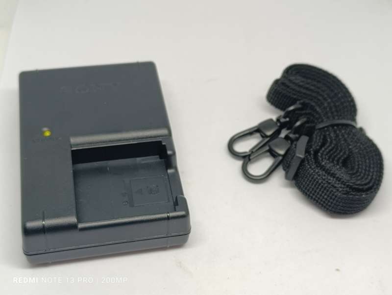 Sony Cyber-Shot W70 - 7.2MP - 3x Zoom - Digital Camera