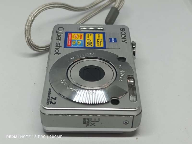Sony Cyber-Shot W70 - 7.2MP - 3x Zoom - Digital Camera