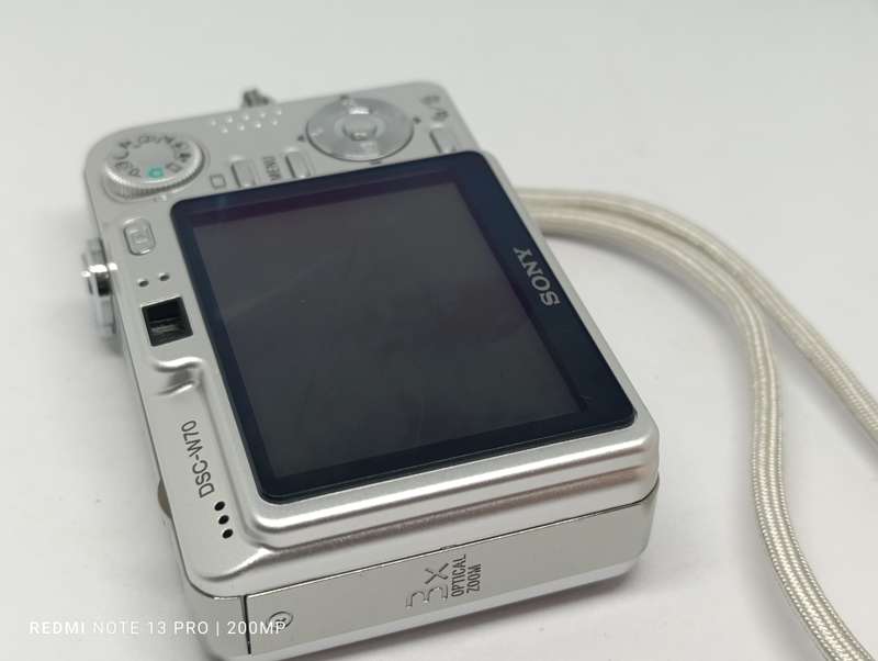 Sony Cyber-Shot W70 - 7.2MP - 3x Zoom - Digital Camera