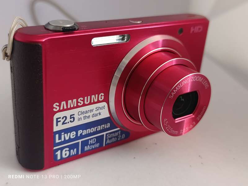 Samsung ST76 - 16.1MP - 5x Zoom - Digital Camera