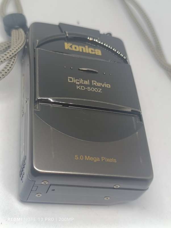 Konica Digital Revio KD-500Z - 5MP - 3x Zoom (NO CHARGER)
