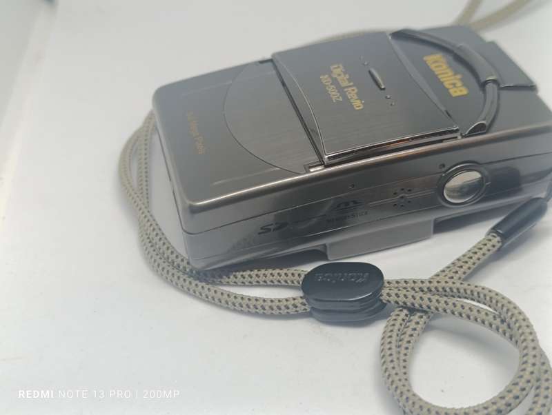 Konica Digital Revio KD-500Z - 5MP - 3x Zoom (NO CHARGER)