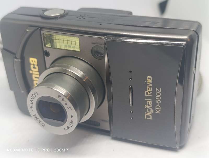 Konica Digital Revio KD-500Z - 5MP - 3x Zoom (NO CHARGER)