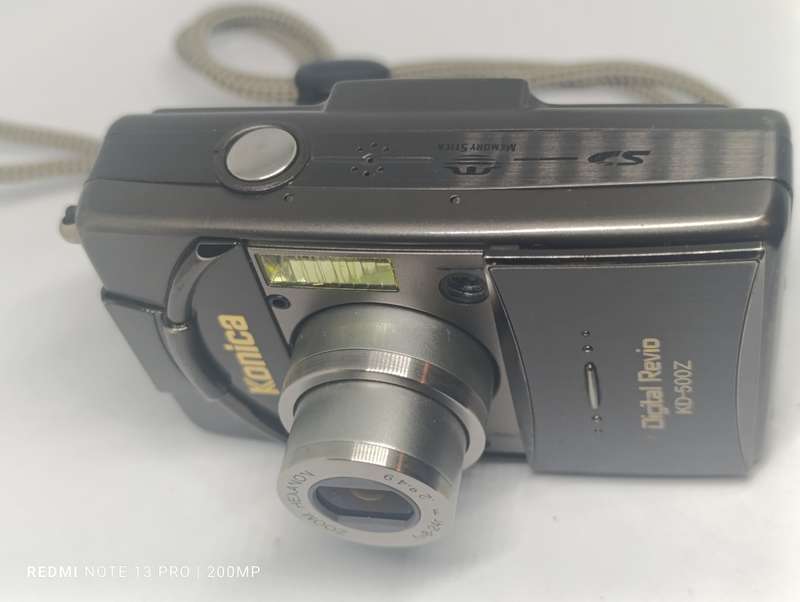 Konica Digital Revio KD-500Z - 5MP - 3x Zoom (NO CHARGER)