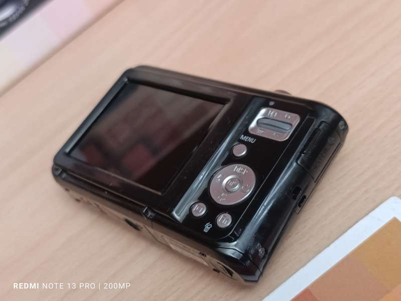 Samsung ES25 - 12.2MP - 4x Zoom - Digital Camera