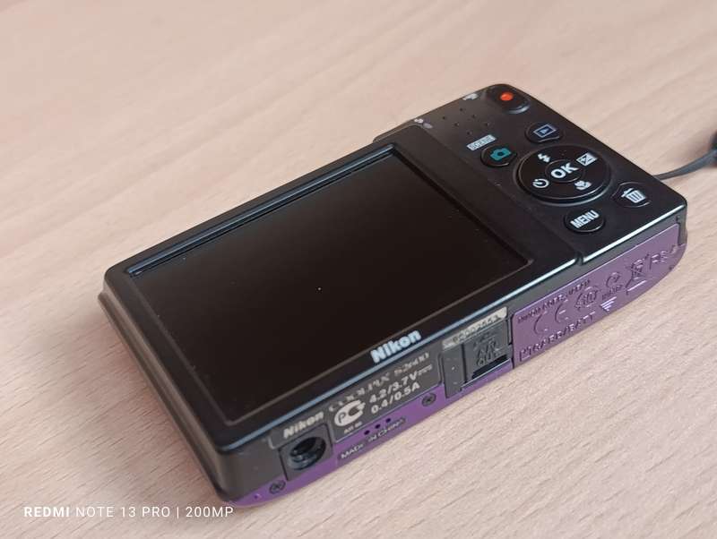 Nikon Coolpix S2600 - 14MP - 5x Zoom - Digital Camera