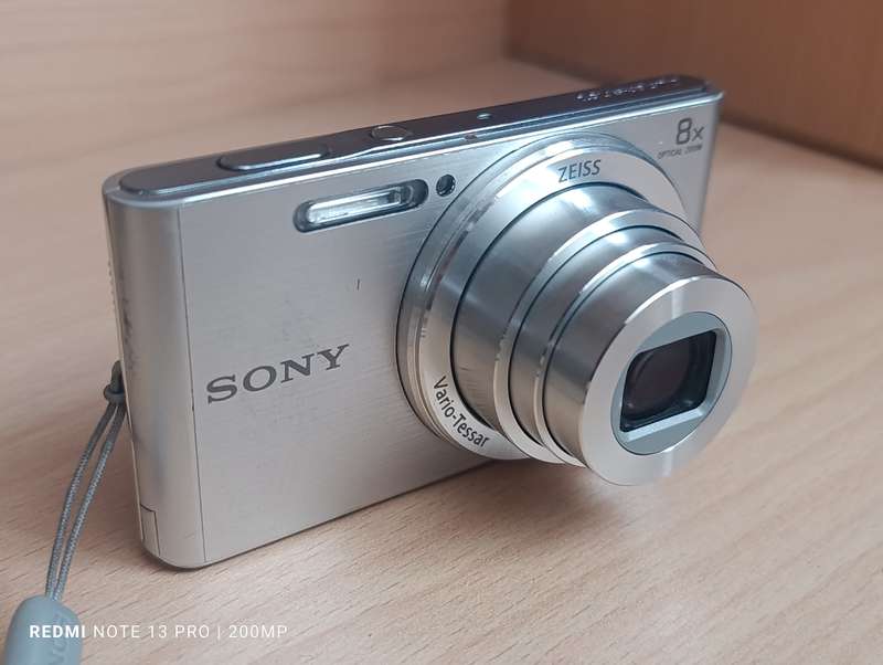 Sony Cyber-Shot DSC-W830 - 20.1MP - 8x Zoom - Digital Camera