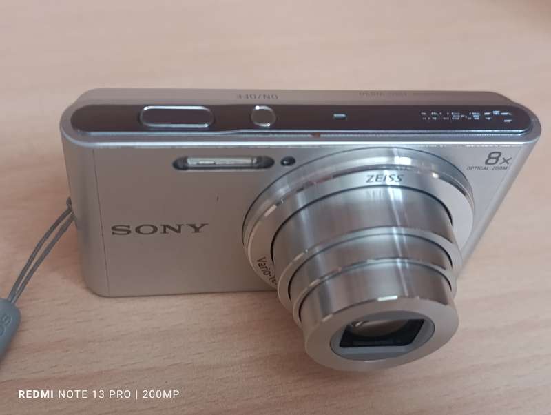 Sony Cyber-Shot DSC-W830 - 20.1MP - 8x Zoom - Digital Camera