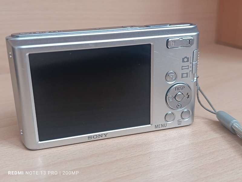 Sony Cyber-Shot DSC-W830 - 20.1MP - 8x Zoom - Digital Camera