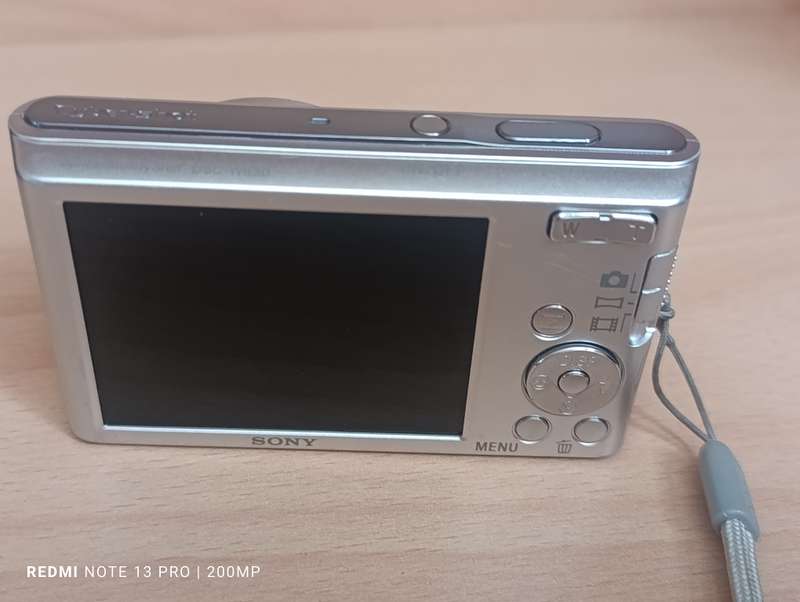 Sony Cyber-Shot DSC-W830 - 20.1MP - 8x Zoom - Digital Camera