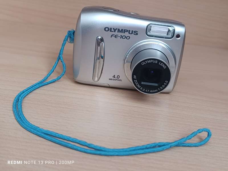 Olympus FE-100 - 4MP - 3x Zoom - Digital Camera