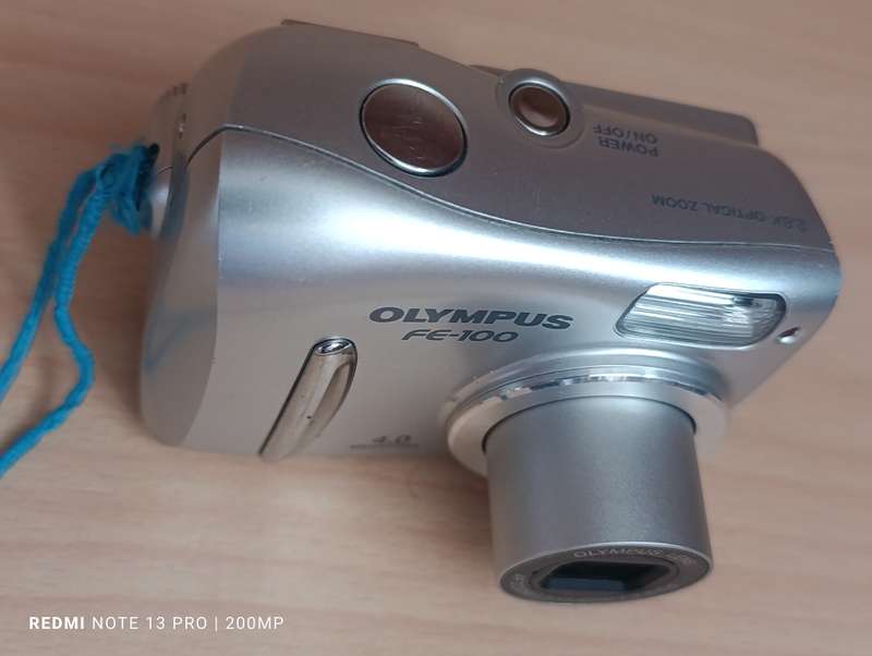 Olympus FE-100 - 4MP - 3x Zoom - Digital Camera