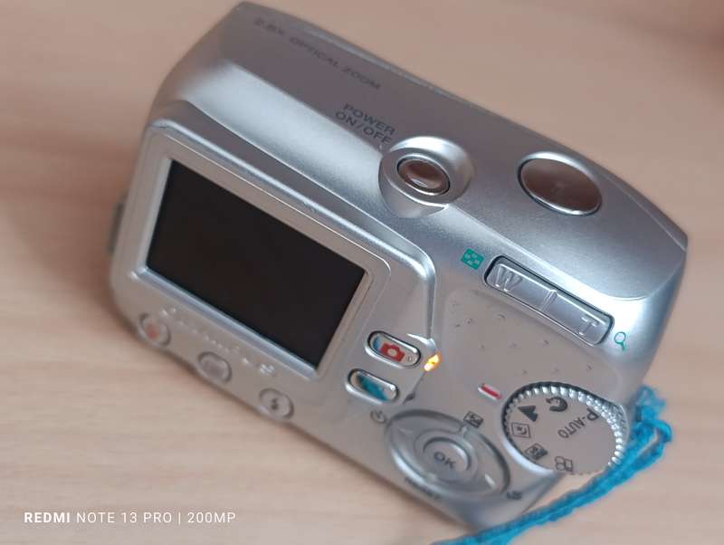 Olympus FE-100 - 4MP - 3x Zoom - Digital Camera