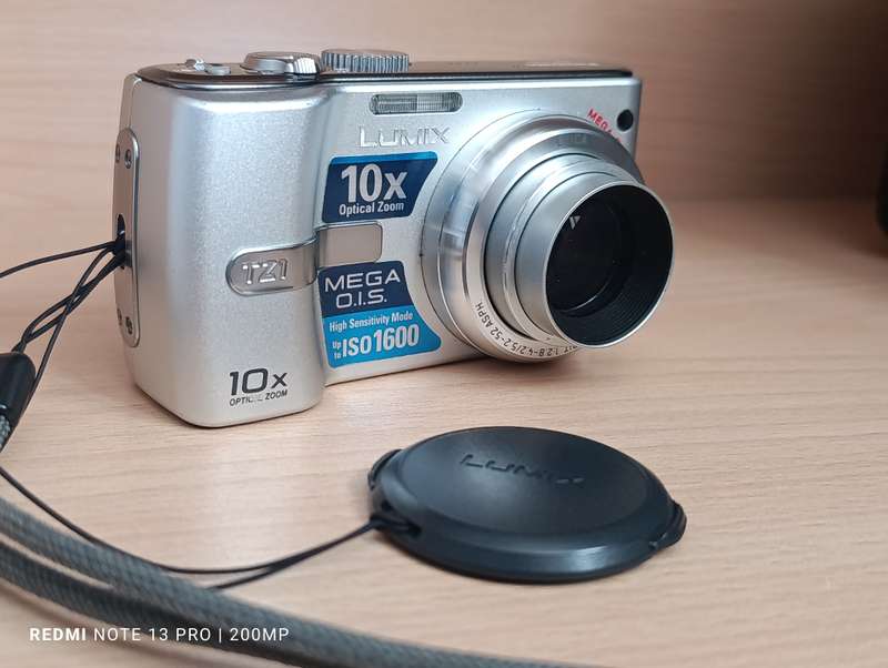 Panasonic DMC-TZ1 - 5MP - 10x Zoom - Digital Camera