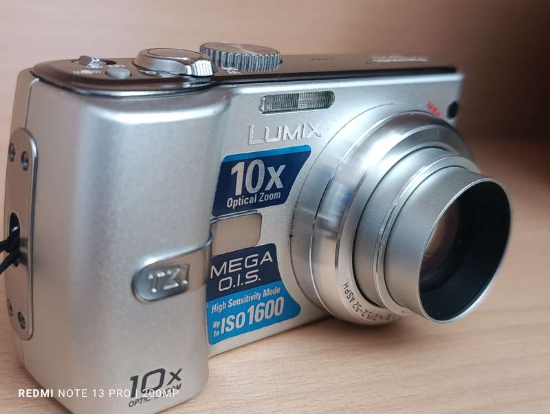 Panasonic DMC-TZ1 - 5MP - 10x Zoom - Digital Camera