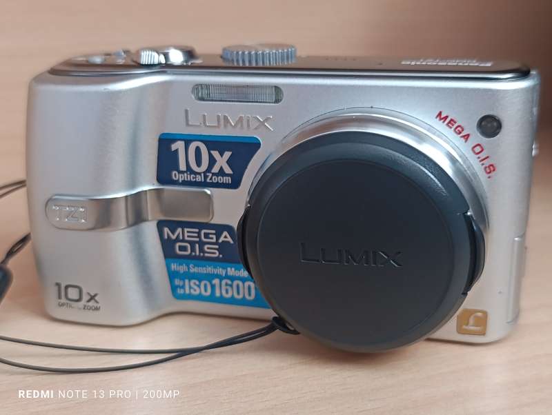 Panasonic DMC-TZ1 - 5MP - 10x Zoom - Digital Camera
