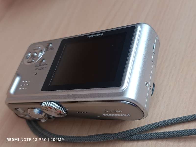 Panasonic DMC-TZ1 - 5MP - 10x Zoom - Digital Camera