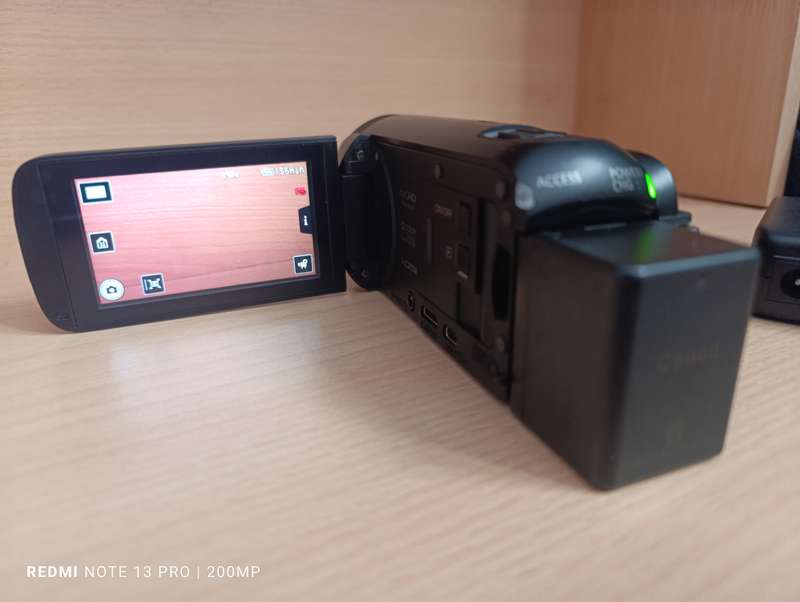 Canon Legria HF R806 - Full HD Camcorder