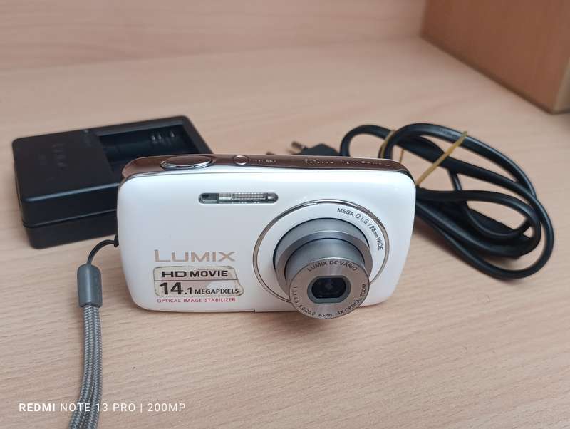 Panasonic Lumix DMC-S3 - 14.1MP - 4x Zoom - Digital Camera (white)