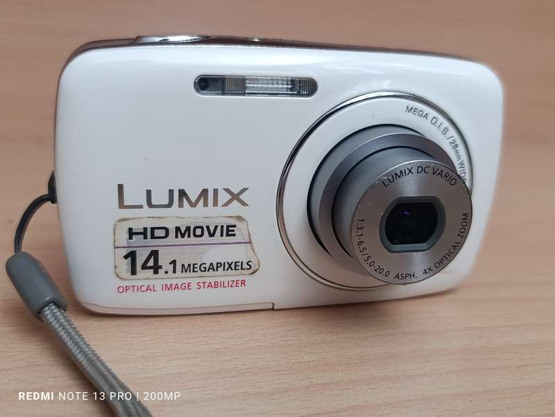 Panasonic Lumix DMC-S3 - 14.1MP - 4x Zoom - Digital Camera (white)