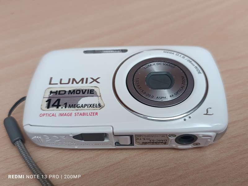 Panasonic Lumix DMC-S3 - 14.1MP - 4x Zoom - Digital Camera (white)