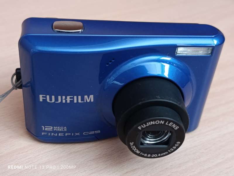 Fujifilm FinePix C25 - 12MP - 3x Zoom - Digital Camera