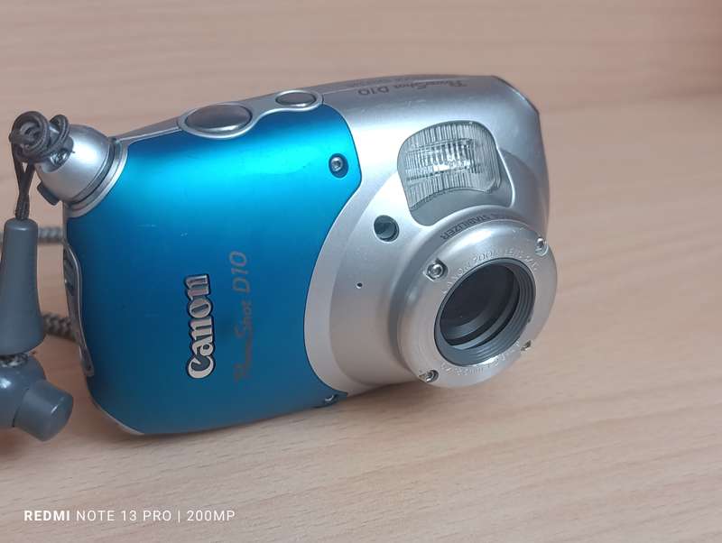 Canon PowerShot D10 - 12.1MP - 3x Zoom - Waterproof Digital Camera
