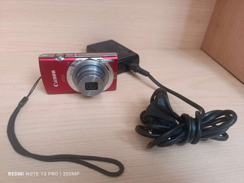 Canon IXUS 150 - 16MP - 8x Zoom - Digital Camera